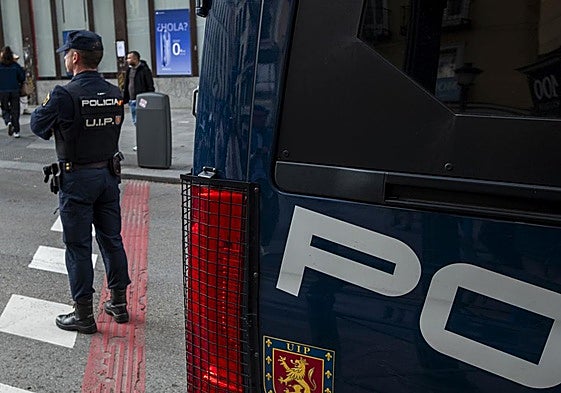 Un agente de la Policía Nacional.