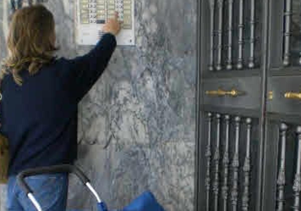 Casi 500 funcionarios de correos de 59 años abandonarán la empresa a final de año con excedencias incentivadas | ideal