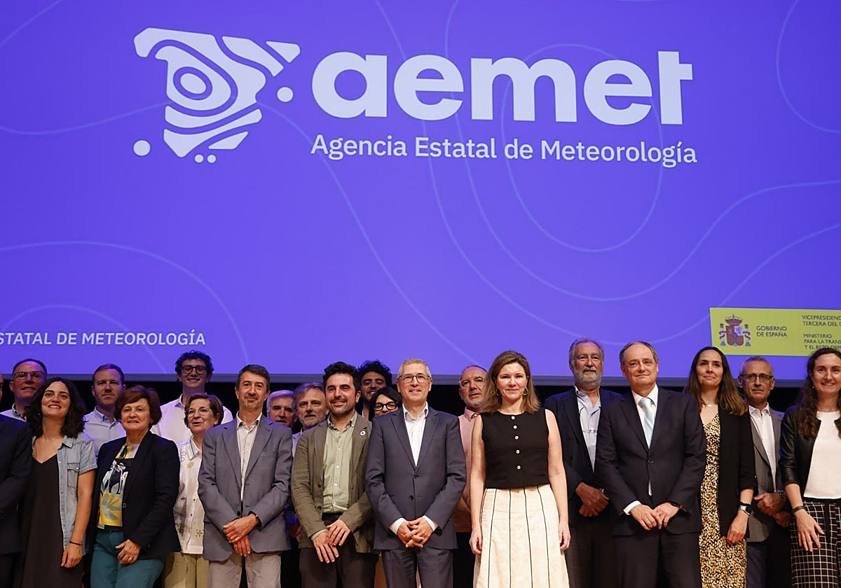 María Jose Rallo, presidenta de la Aemet, en primer plano, junto a responsables de la Agencia y del Miteco.