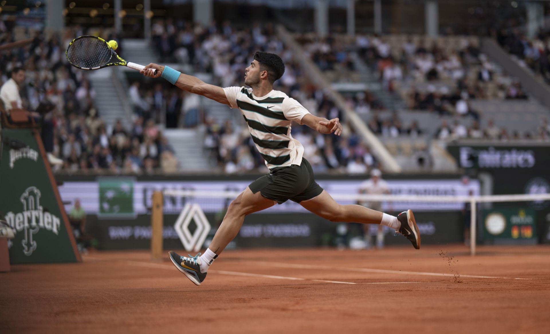 Alcaraz, en un lance espectacular de su partido contra Paul, este martes en cuartos.