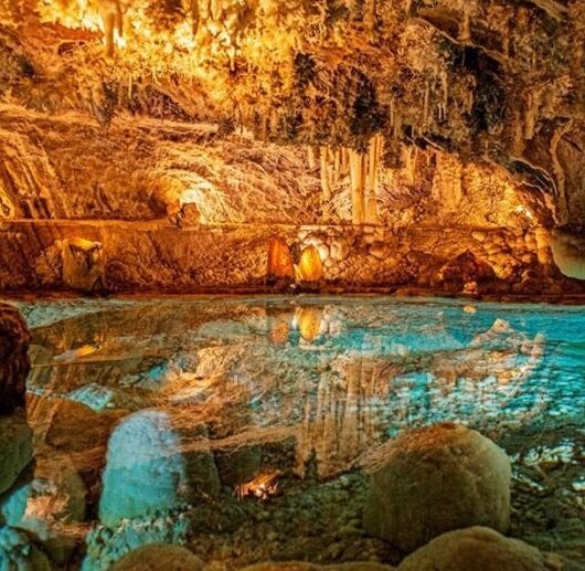Esta cueva subterránea fue descubierta hace más de un siglo: un laberinto de estalactitas y estalagmitas por donde no pasa el tiempo
