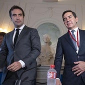 El ministro de Economía, Carlos Cuerpo, con el presidente de BBVA, Carlos Torres.