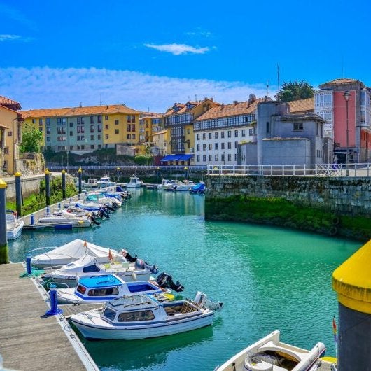 Este pueblo del norte es uno de los más bonitos de España: está en Asturias, lleno de playas preciosas y calas secretas