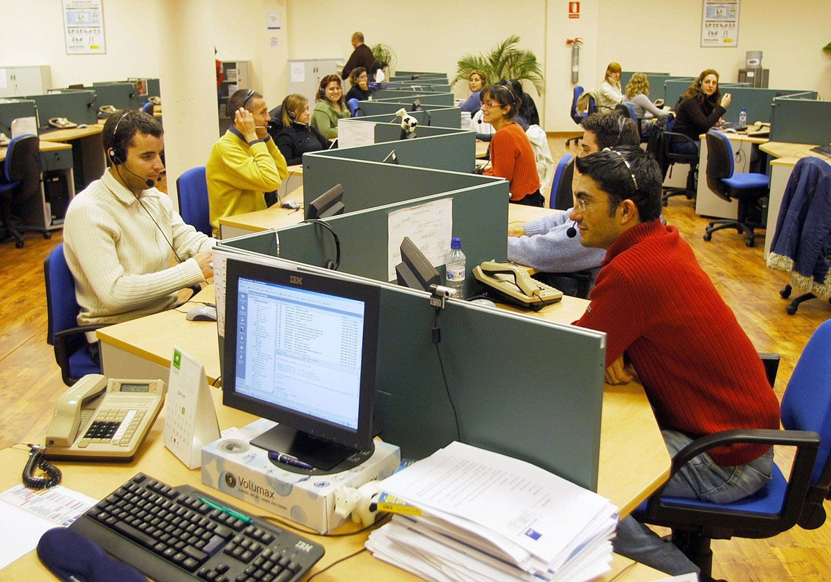 El Gobierno crea un servicio telefónico para el más de un millón de personas con sordera