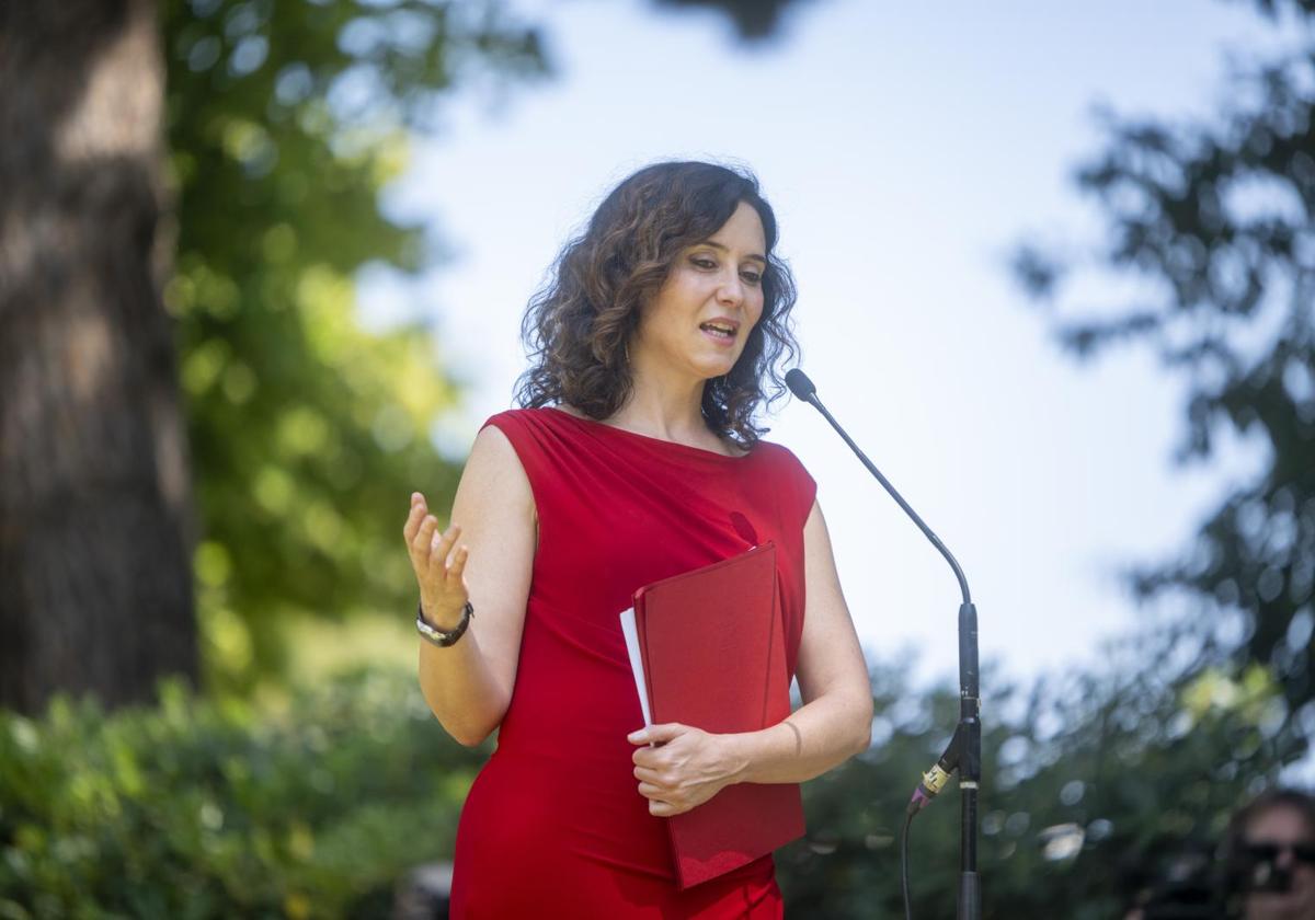 Ayuso: la «farsa del pinganillo» trataba de mostrar una España plurinacional que «no existe»