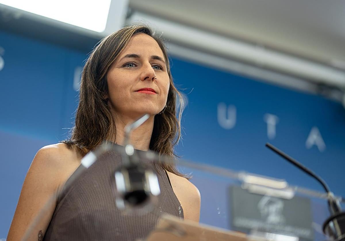 La líder de Podemos, Ione Belerra, durante una rueda de prensa en el Congreso.