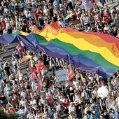 La Marcha del Orgullo LGTBI recorre las calles de Budapest en 2019.