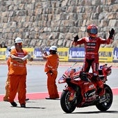 Marc Márquez celebra su triunfo en la carrera rápida de Aragón.