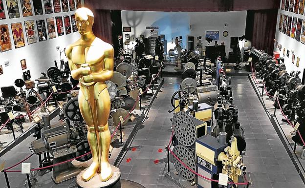 El Oscar que preside la sala más grande del local procede del Kodak Theatre de Hollywood.