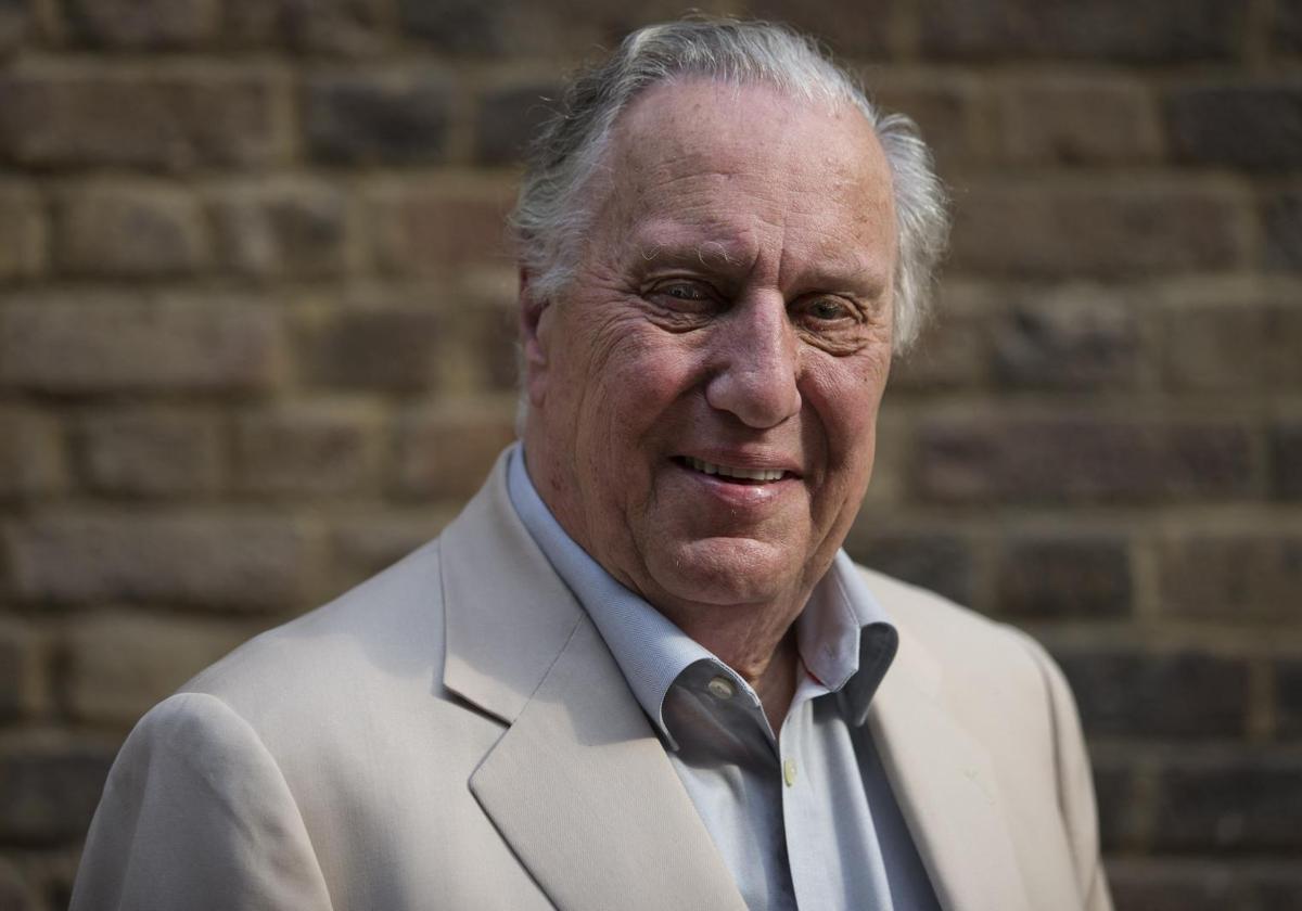 Muere Frederick Forsyth, maestro de suspense, a los 86 años