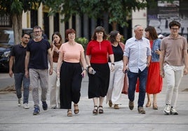 La ejecutiva de Més, liderada por la diputada Águeda Micó y el parlamentario Joan Baldoví, a su llegada a la reunión de Copromís en Valencia.