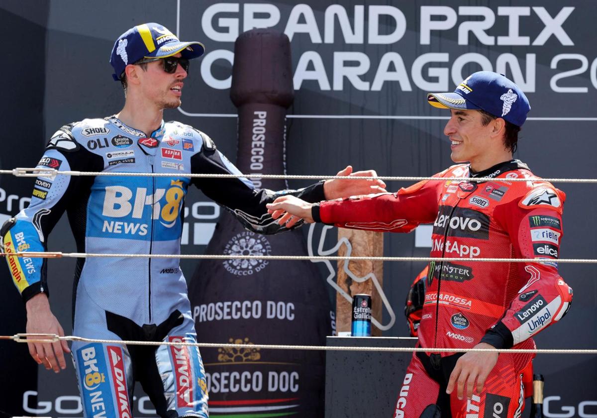 Marc Márquez (right), with his brother Álex, on the podium at the Motorland circuit.
