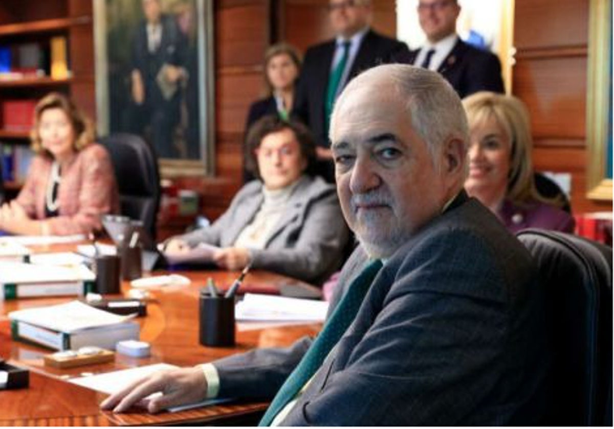 El TC rechaza estudiar la petición del PP de que Pumpido se abstenga en la ley de amnistía