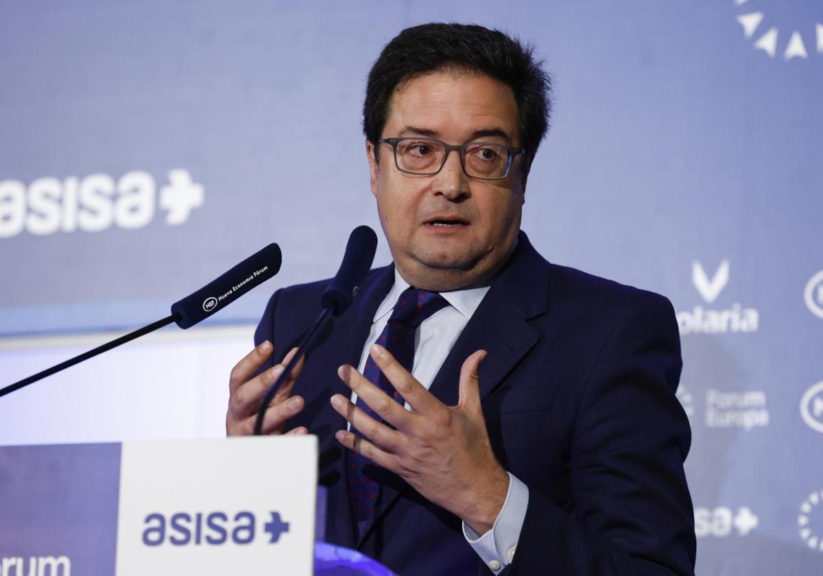 Óscar López, ministro de Transformación Digital, en un desayuno informativo