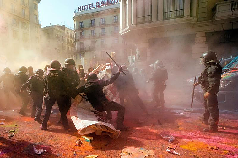 La Audiencia de Barcelona amnistía a una treintena de exaltos cargos del Govern por el 1-O