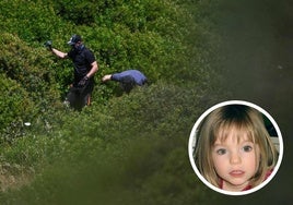 Investigadores registran una zona durante la investigación de la desaparición de Madeleine McCann en el Algarve.