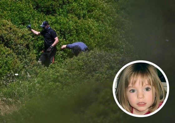 Investigadores registran una zona durante la investigación de la desaparición de Madeleine McCann en el Algarve.