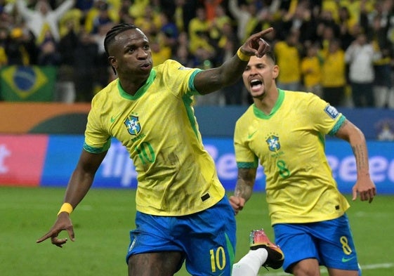 Vinicius celebra el gol con el que Brasil tumbó a Paraguay.