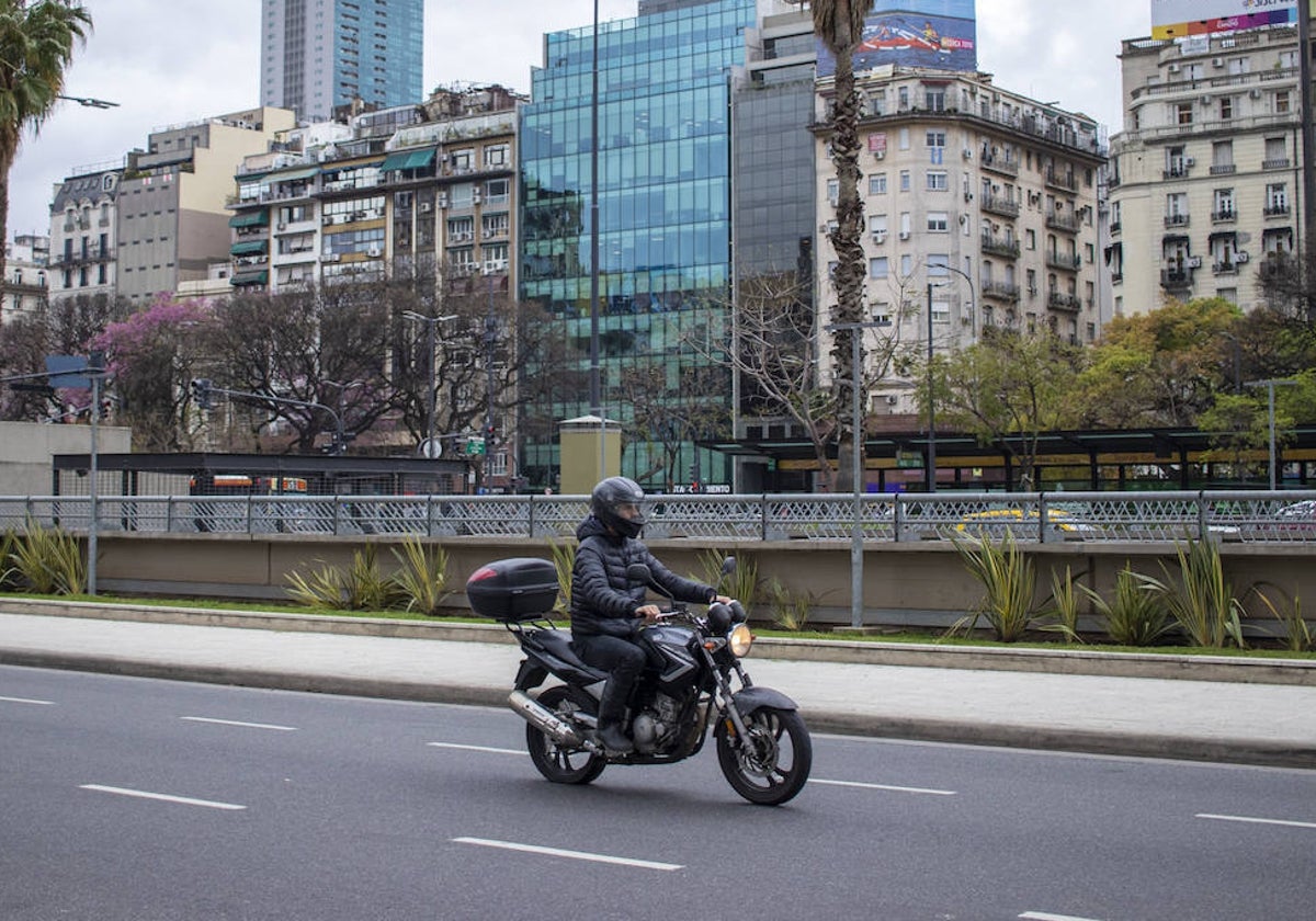 Circular en moto por ciudad