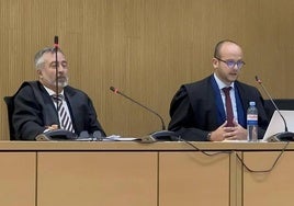 El letrado Juan Rafael Martín interviene en presencia de Ibáñez Santana.