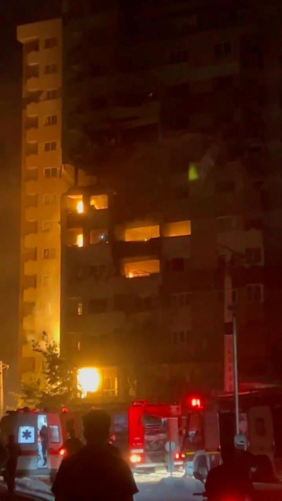 Incendio en uno de los edificios de Teherán ocupados por militares de alto rango.