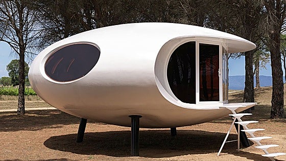Brad Pitt compra en Girona la casa Xasteros, un 'ovni portátil'