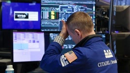 Un operador en la Bolsa de Nueva York.
