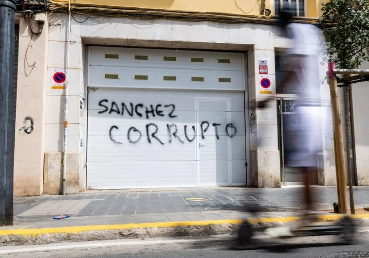 El domicilio de Ábalos en Valencia amanece con pintadas, tras el informe de la UCO