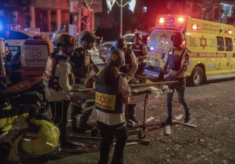 Irán lanza oleadas de misiles sobre Israel que causan al menos 3 muertos y 80 heridos
