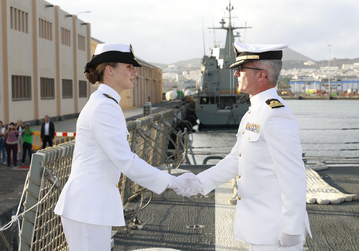 Princess Leonor embarks on the Blas de Lezo