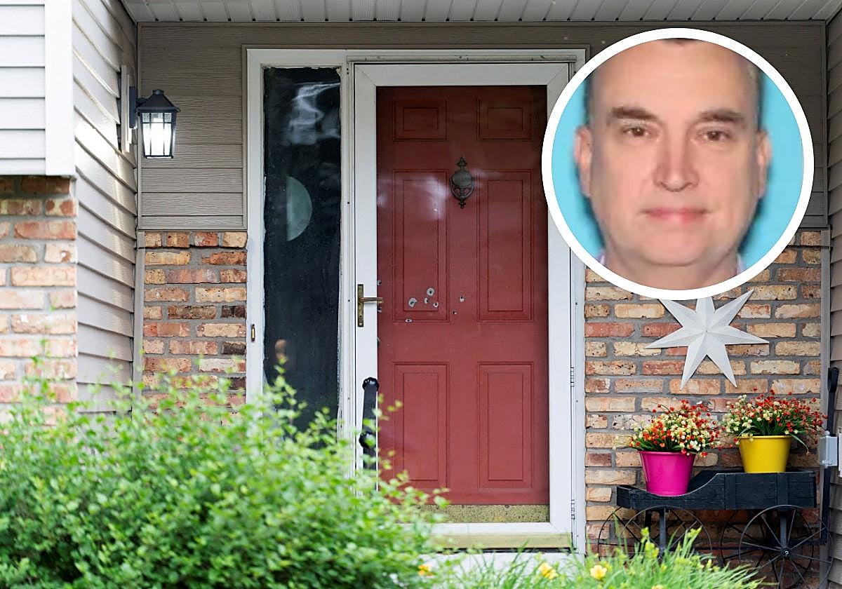 Impactos de bala en la puerta de la casa del senador Hoffman. En el círculo, el asesino.