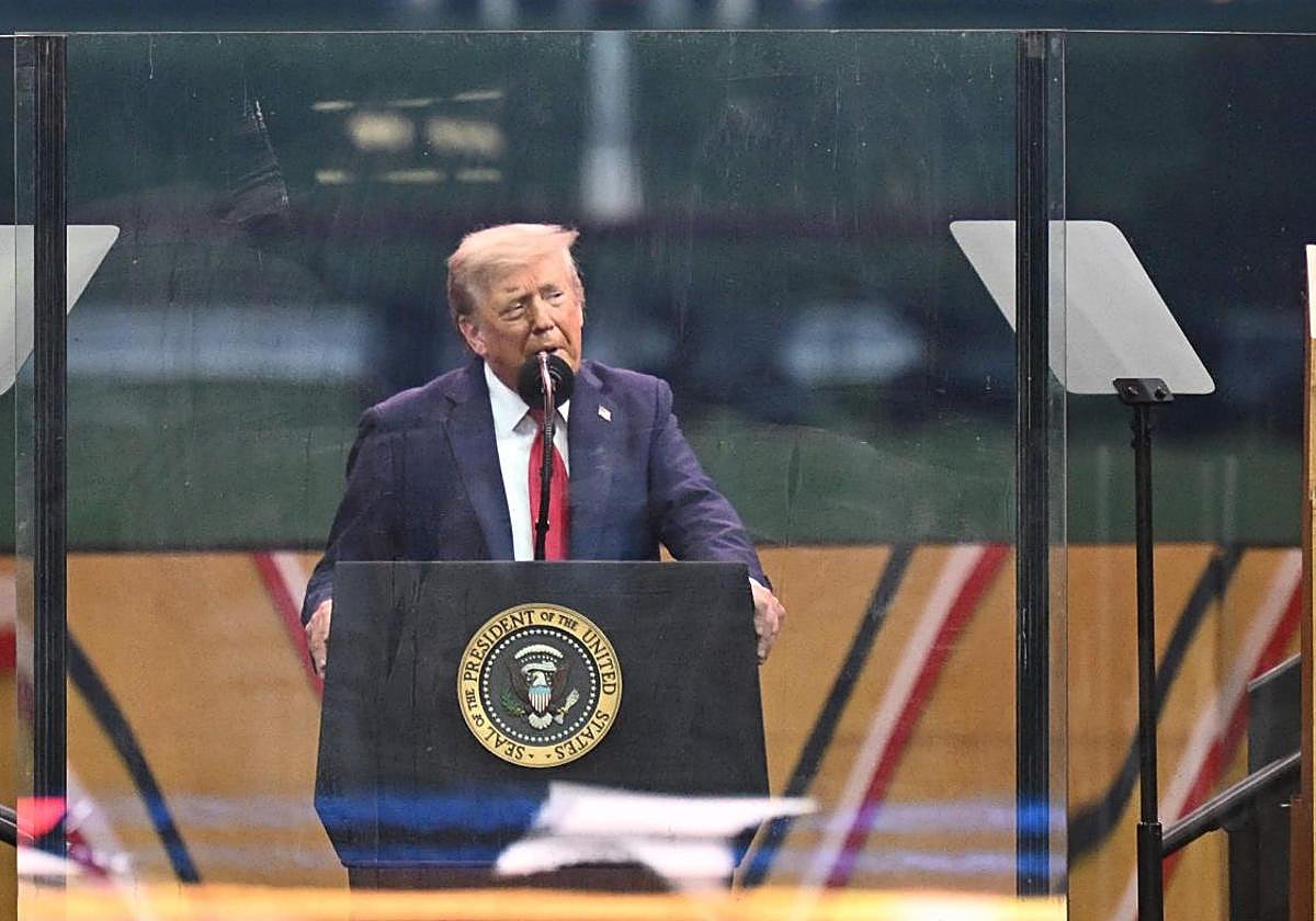 Donald Trump durante el desfile por el 250 aniversario de la fundación del Ejército estadounidense.