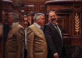 Santos Cerdán y José Luis Ábalos en el Congreso en mayo de 2023, nueve meses antes de estallar el 'caso Koldo'