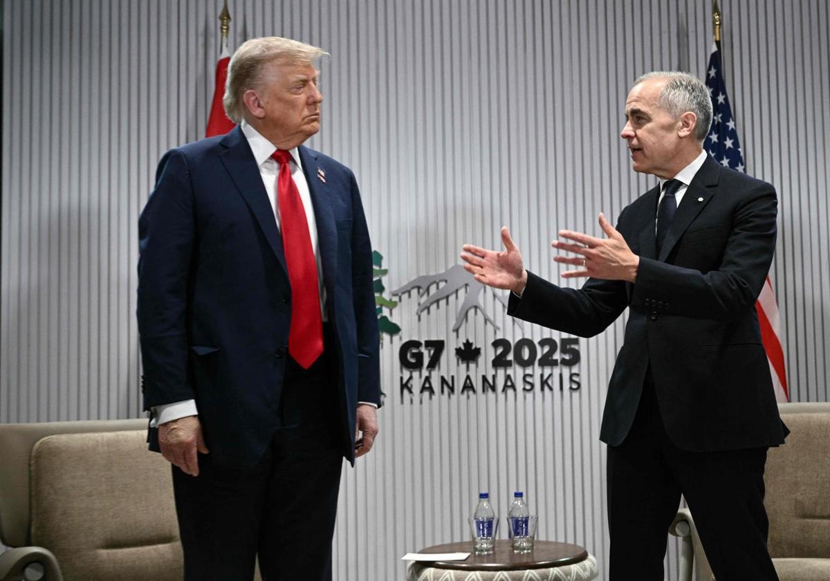 El presidente de EE UU, Donald Trump, y el primer ministro de Canadá, Mark Carney, se reunieron este lunes en los márgenes de la cumbre del G7.