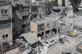 Un misil ha caído en Bnei Brak y destruido varias casas de la población israelí.