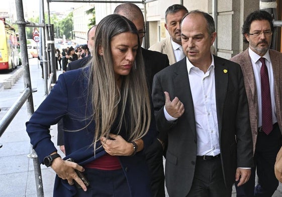 El secretario general de JxCat, Jordi Turull, junto a la portavoz parlamentaria Miriam Nogueras