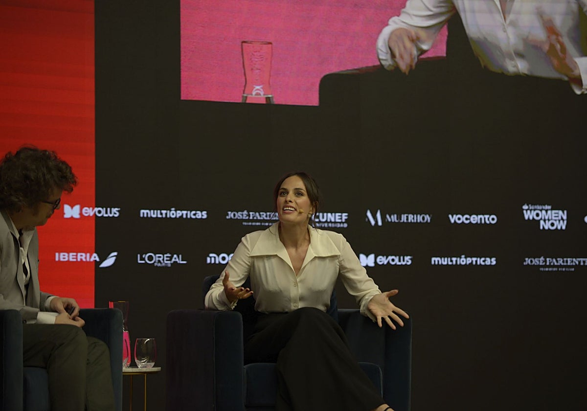 La cantante Sophie Auster, durante su intervención en el Santander WomenNOW.