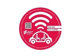 ¿Qué coches tendrán que llevar la nueva pegatina roja de la DGT?