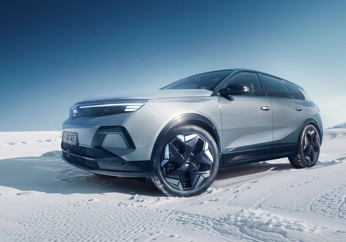 Power of Four: Opel Grandland Electric AWD Now Available for Order