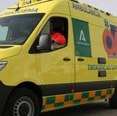 Una ambulancia del servicio de emergencia de Sevilla.