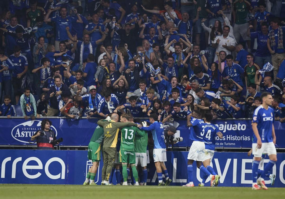 Oviedo players celebrate their second goal against Mirandés.
