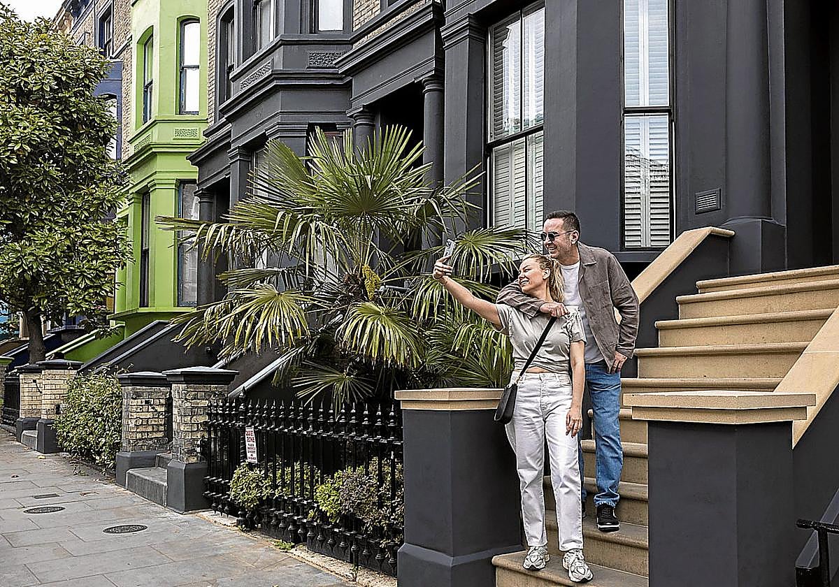 Los residentes creen que sus casas en negro no lucen en la tablet ni el móvil.