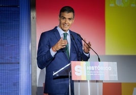 Sánchez en el momento de su intervención en el acto de los 20 años del matrimonio homosexual, en el Museo del Traje, en Madrid.