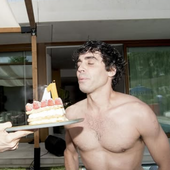 Javier Ambrossi celebra su 41 cumpleaños con un fiestón por todo lo alto