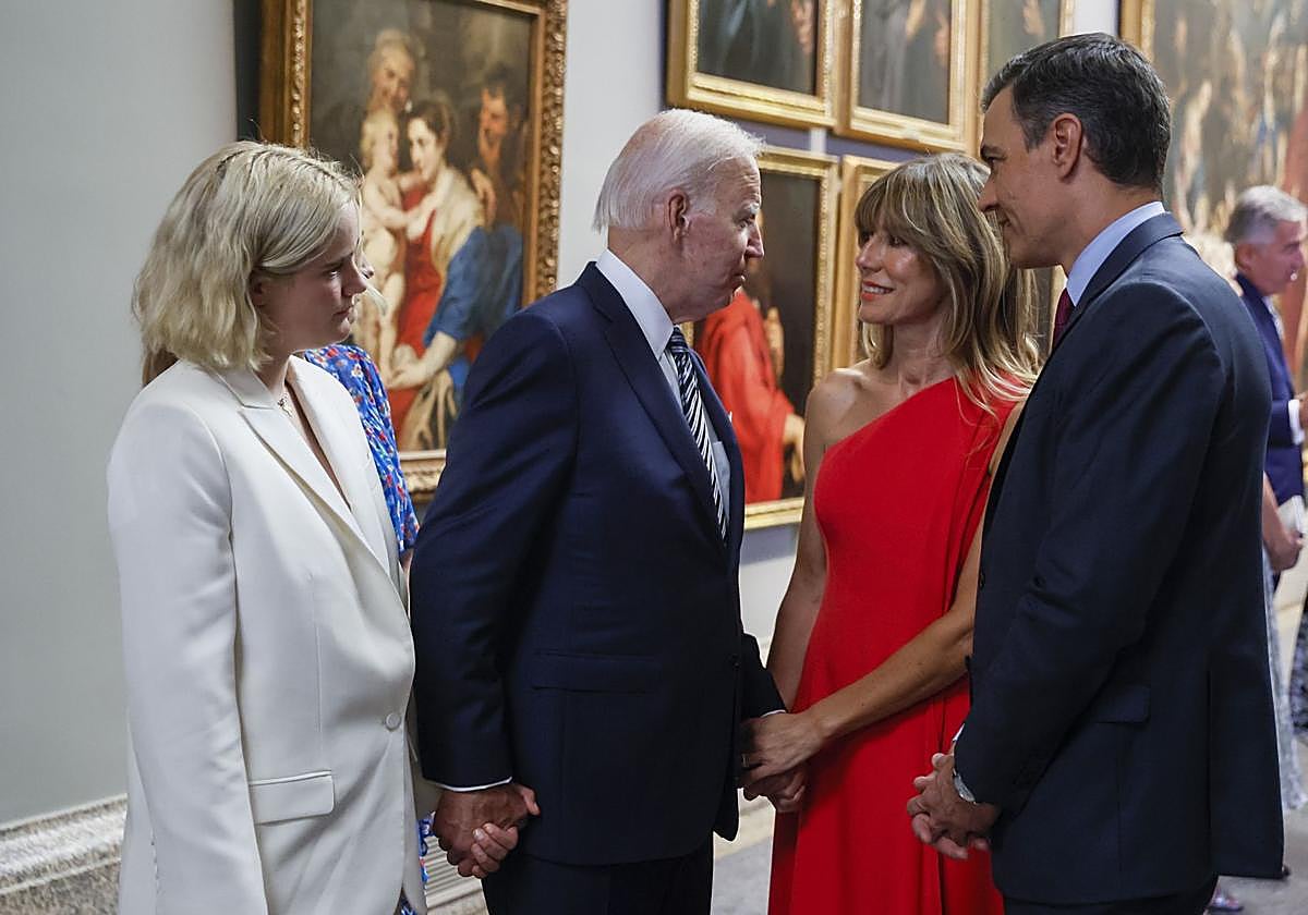 Pedro Sánchez y Begoña Gómez, con Joe Biden y una de sus nietas, en el Prado, en la cumbre de la OTAN de 2022.