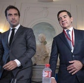El ministro de Economía, Carlos Cuerpo, junto al presidente del BBVA, Carlos Torres.