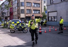 Imagen de archivo de una patrulla policial en una calle de Bélgica.