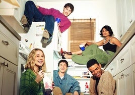 Un fotograma de 'Adults'.