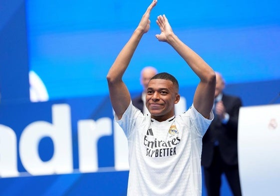 Kylian Mbappé, durante su presentación como nuevo jugador del Real Madrid.