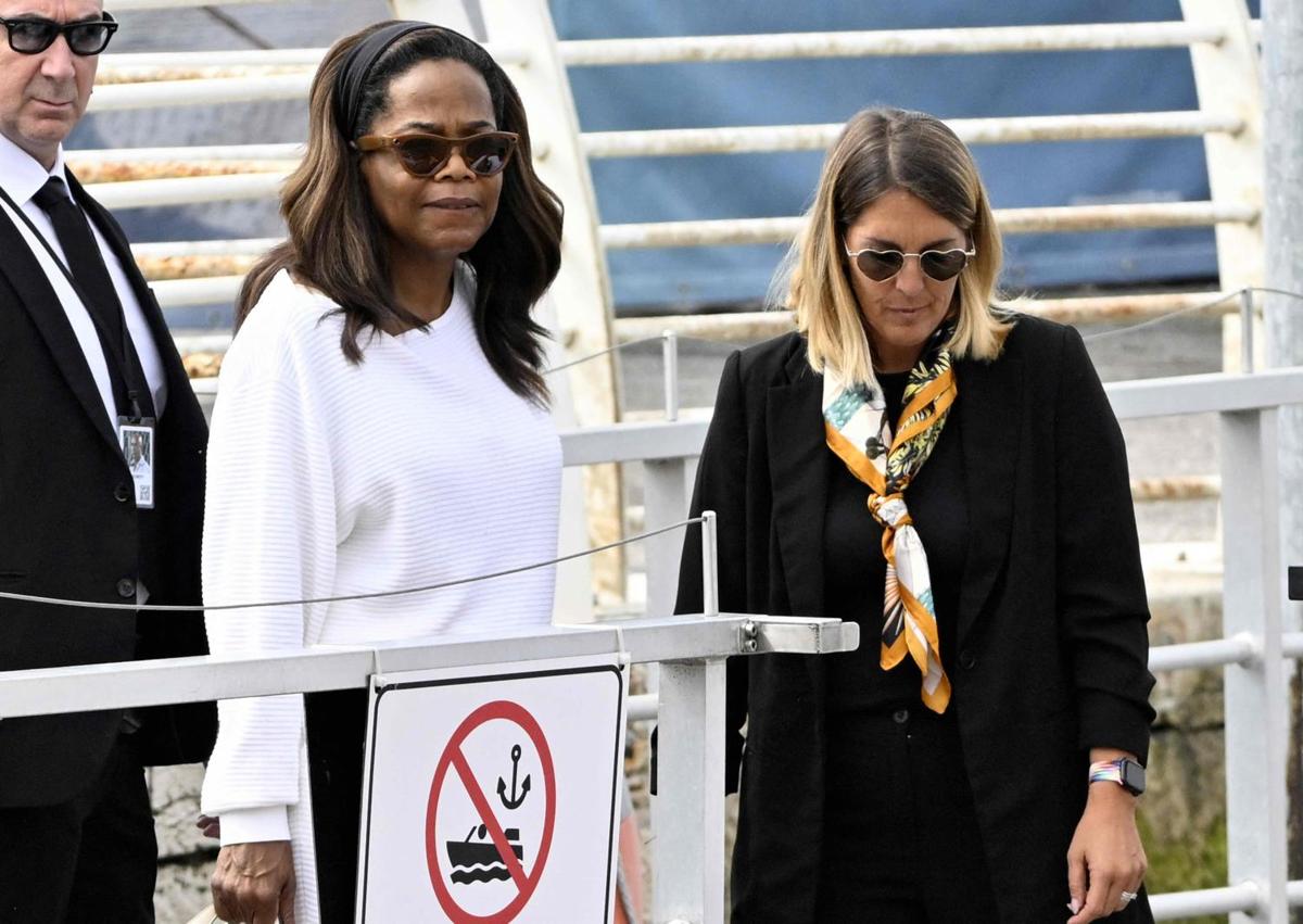 Imagen secundaria 1 - Algunos de los invitados a la boda ya están en Venecia, como Kim Kardashian (arriba), su hermana Khloe (abajo derecha) y Oprah Winfrey. 